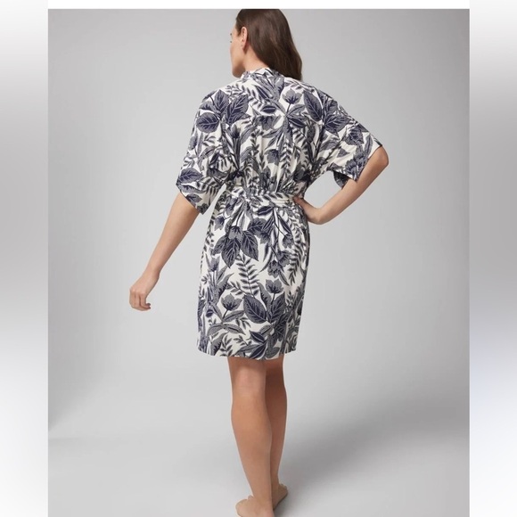 Soma Cool Nights Navy & White Softest Floral Wrap Around S/S Tie Waist Robe S/M - Picture 2 of 6